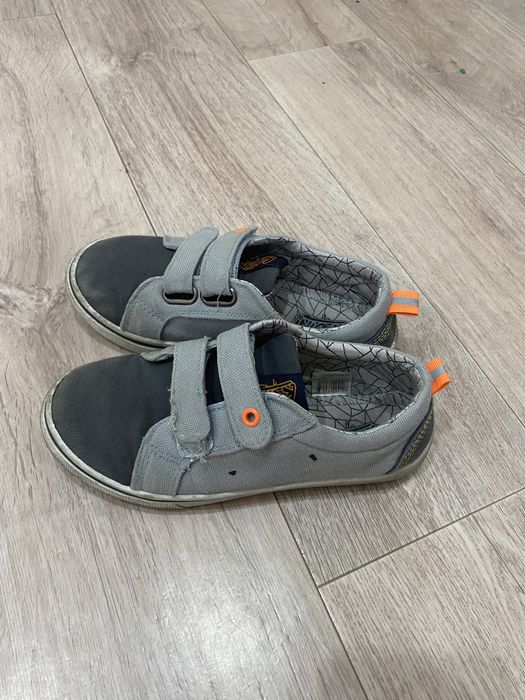 Продам кроссовки для мальчиков