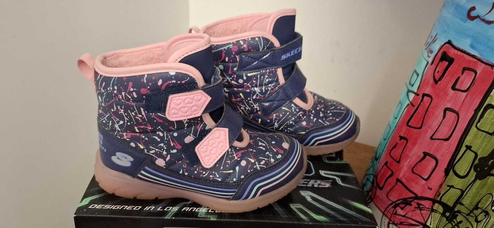 Cizme Skechers pentru fete marime 26 in stare buna