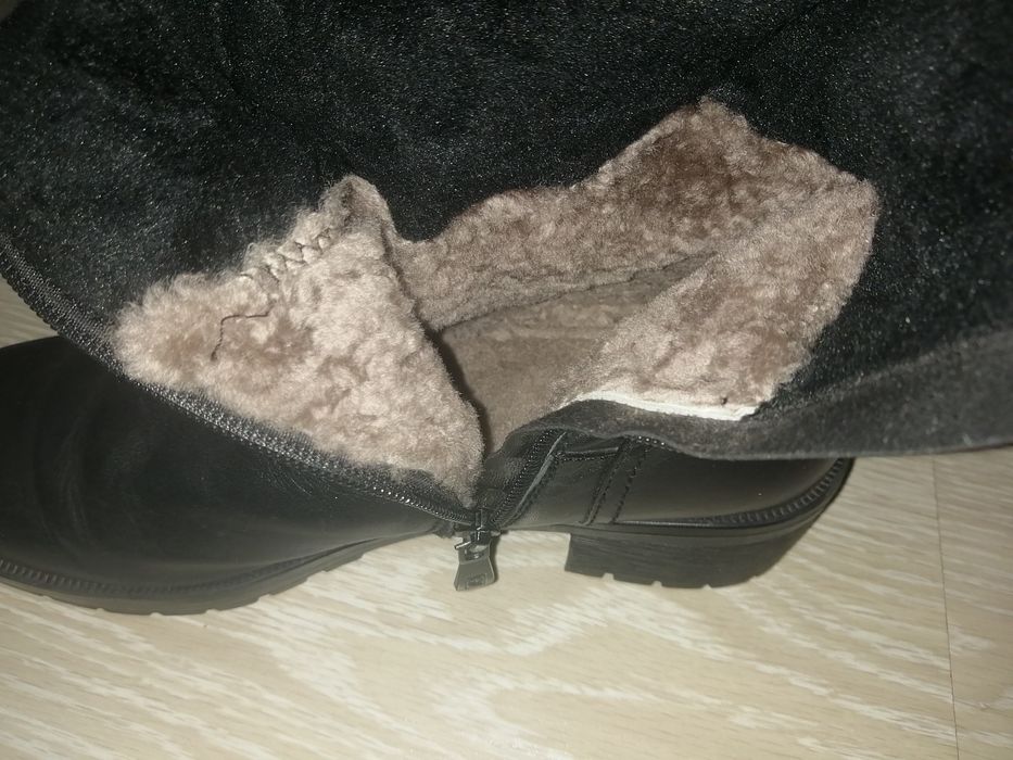 Продам женские кожаные сапоги