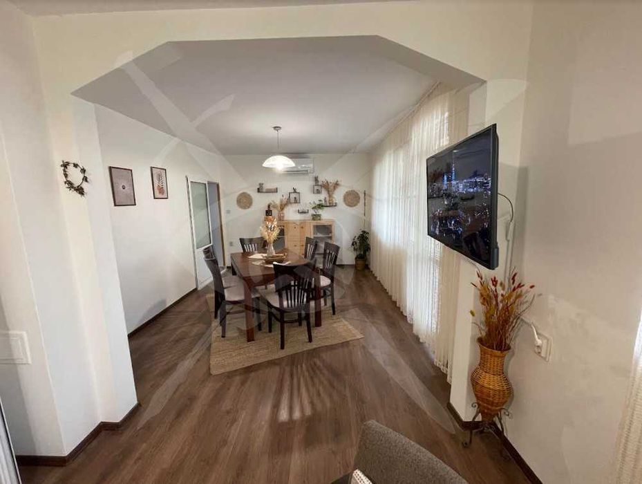 Къща - кв. Сарафово