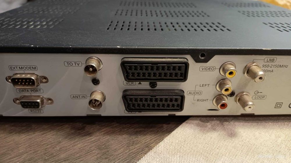 Дигитален сателитен записващ приемник с хард диск