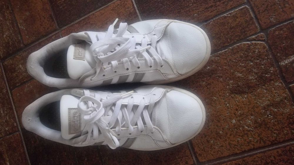 Vand Adidas marime 40