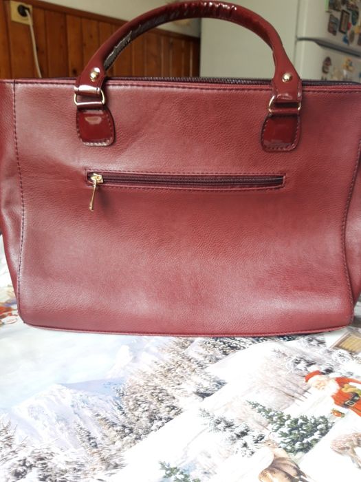 Чисто нова страхотна червена чанта с къси дръжки