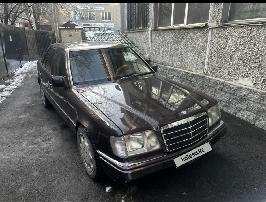 На разбор 124 2.8 автомат есть