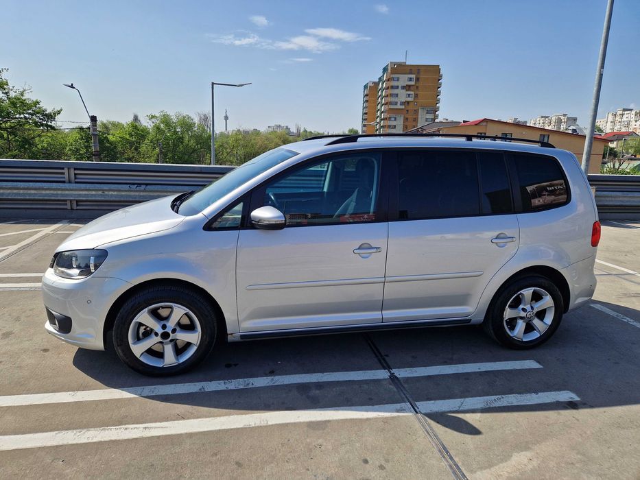 Vând Volkswagen Touran 7 locuri 6900 euro
