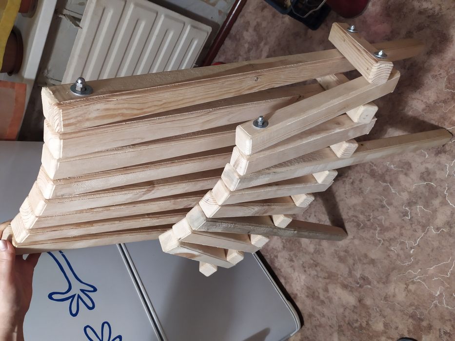 Кресло деревянное