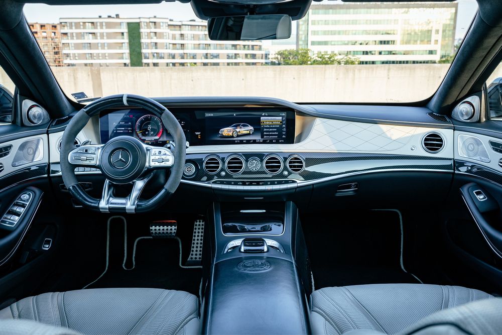 Mercedes S63 AMG Луксозна кола под наем с шофьор