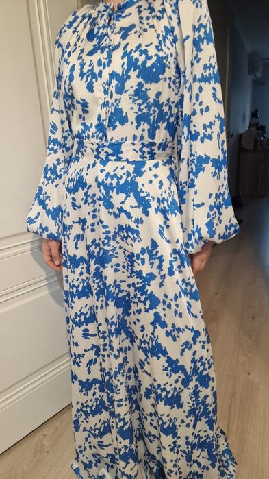 Красивое голубое платье