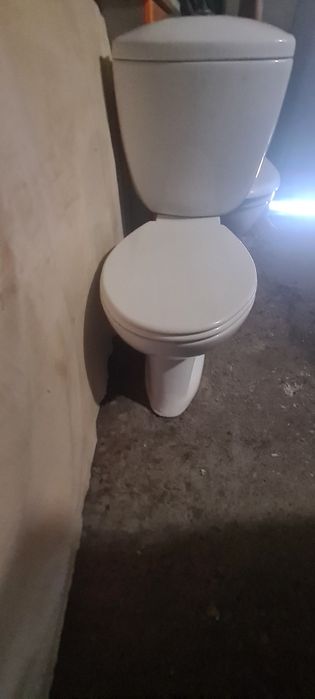 Продам унитаз б/у в отличном остоянии