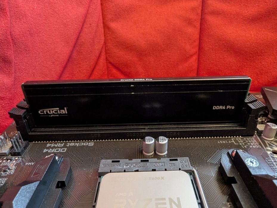 AMD Ryzen 5 5600X + дъно Gigabyte B550 Gaming X V2 + 32GB DDR4 RAM