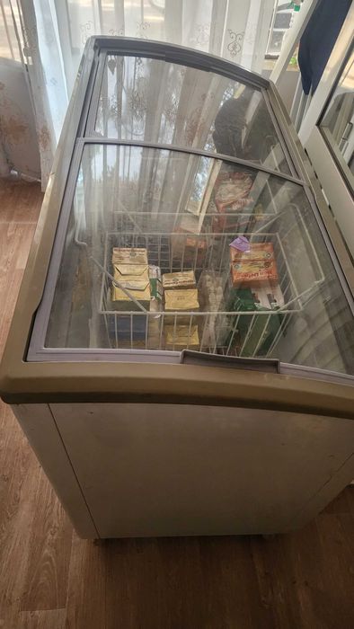 Marazilnik va shkaf xolodilnik sotiladi
