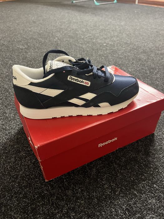 кроссовки новые не одевались