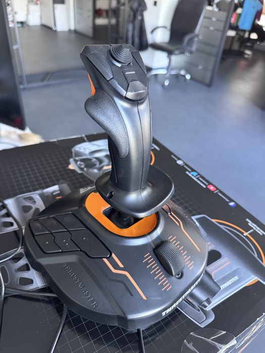 Thrustmaster T.16000