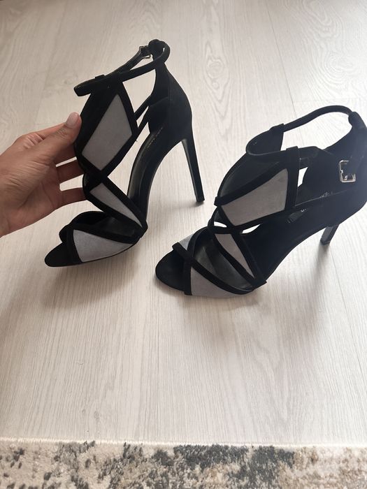 Босоножки Zara