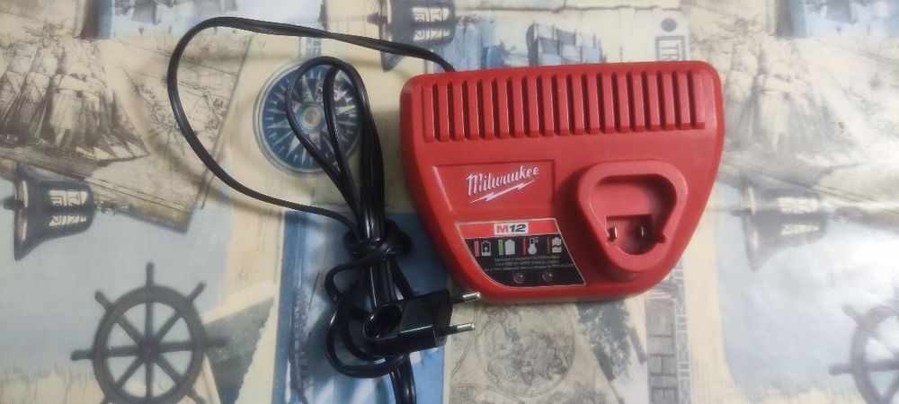 Încărcător milwaukee m12 12v. 3ah