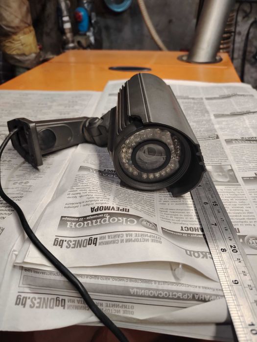 Продавам комплект 3 камери за вътрешно / външно видео наблюдение