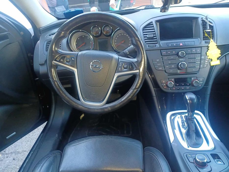 Продавам Opel insignia