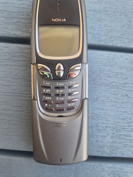 Nokia 8850 беше символ на лукс и все още работи  и след 25 години