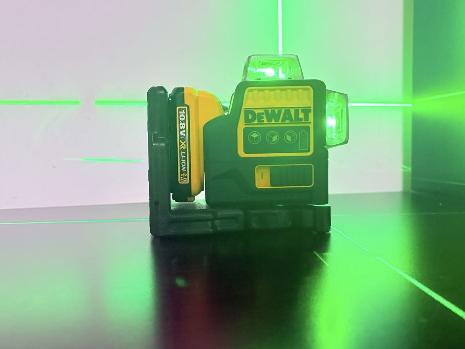 De vânzare Nivelă Laser DEWALT cu laser verde – Stare foarte bună