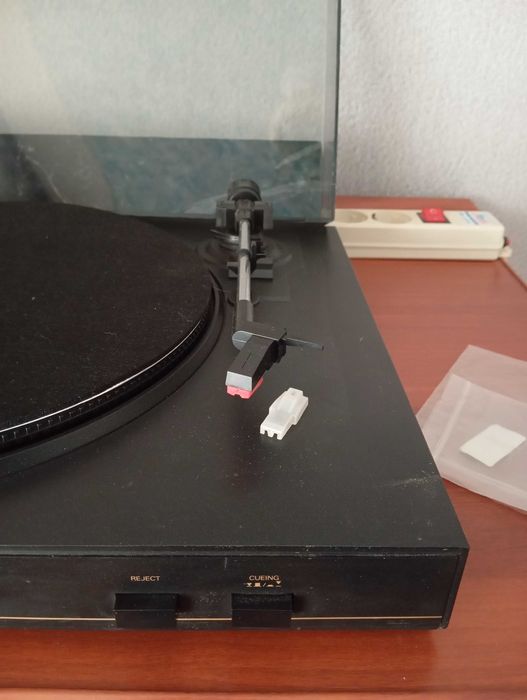 Продам проигрыватель винил дисков FISHER.