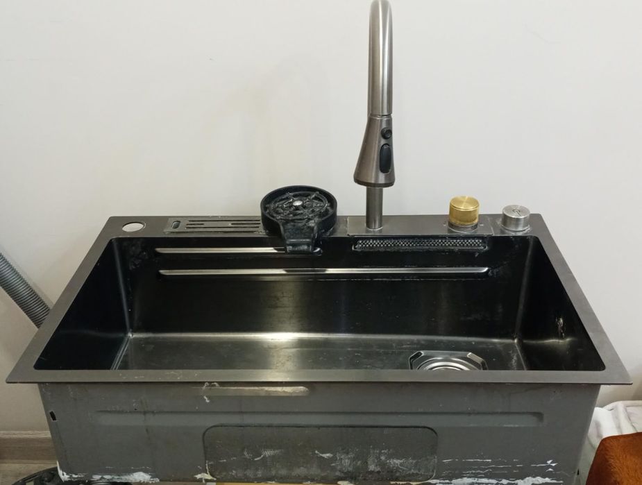 Мойка кухонная водопад