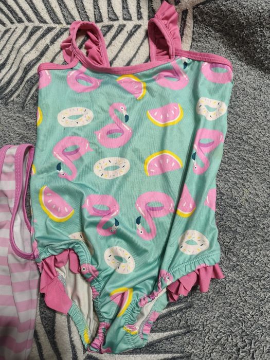 Продам купальники на девочку