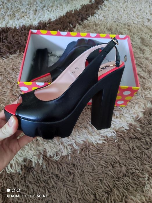 Стильные босоножки...