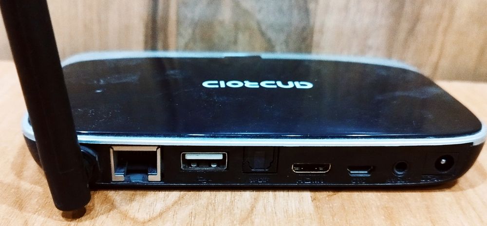 Продам андроид приставку