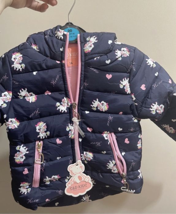 Geaca nouă fetiță