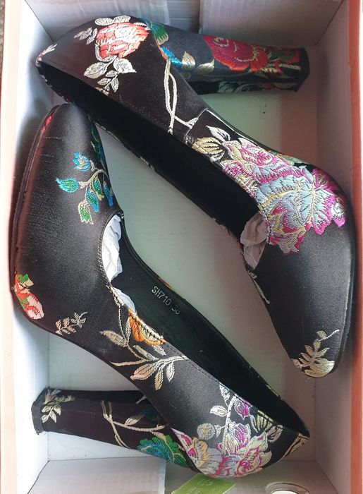 Pantofi toc broderie florala 37