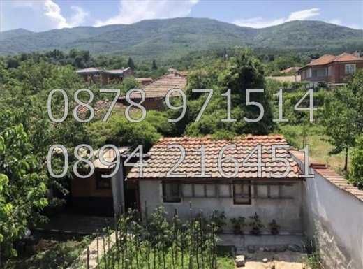 Двуетажна тухлена къща 80м2 с двор 430м2 в с. Червен - код 17355