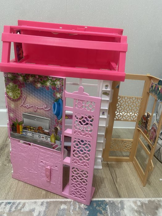 Продам домик для Барби кукольный домик