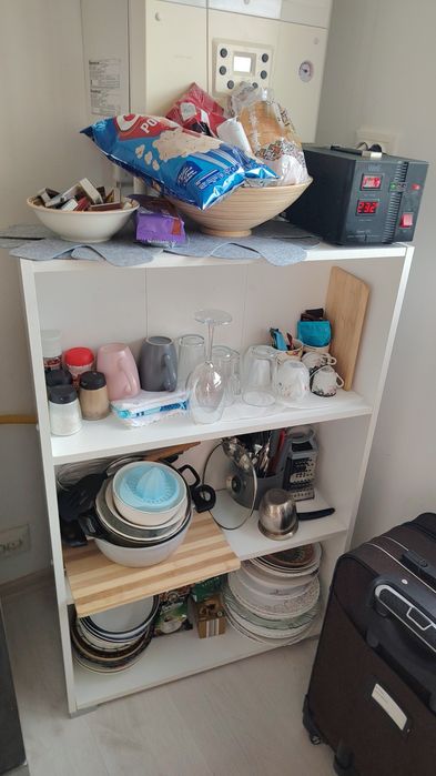 Comoda cu rafturi albă