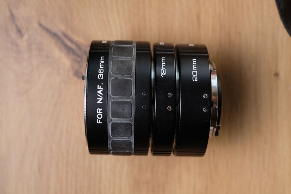 Nikon D800 full-frame + 2 obiective Nikon + blitz + tuburi macro Kenko + geantă