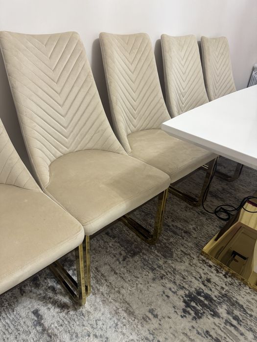 Продаётся стол со стульями