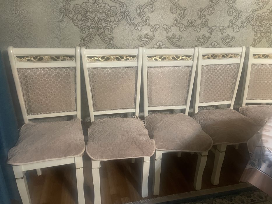 Стулья в гостингую