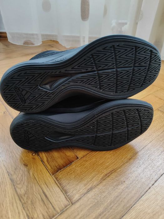 Adidas Court Fury 42. Că Noi.