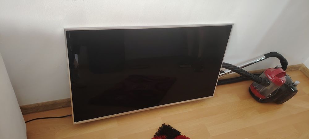 Se vinde smart TV  Panasonic