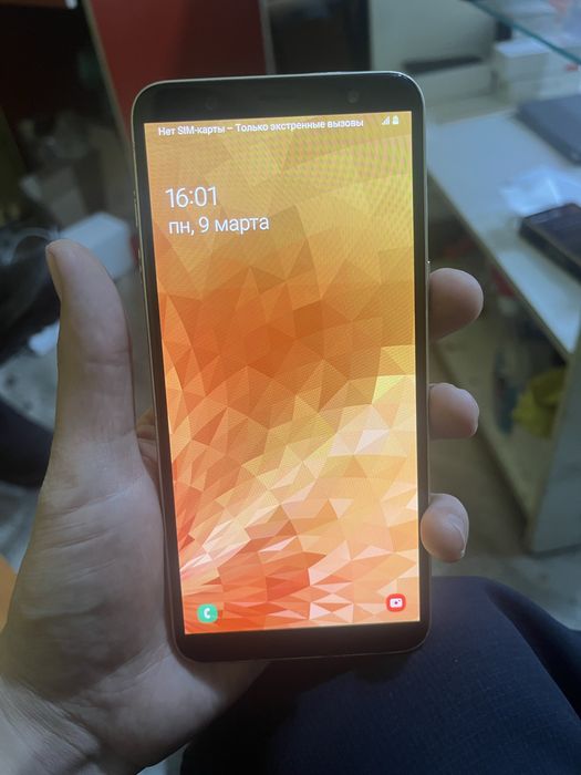 Продам отличный телефон samsung j8 gold