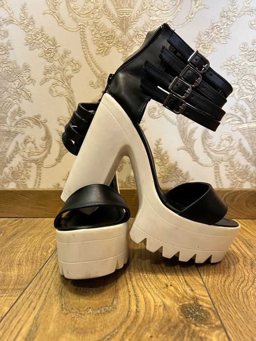 Дамски сандали на ток