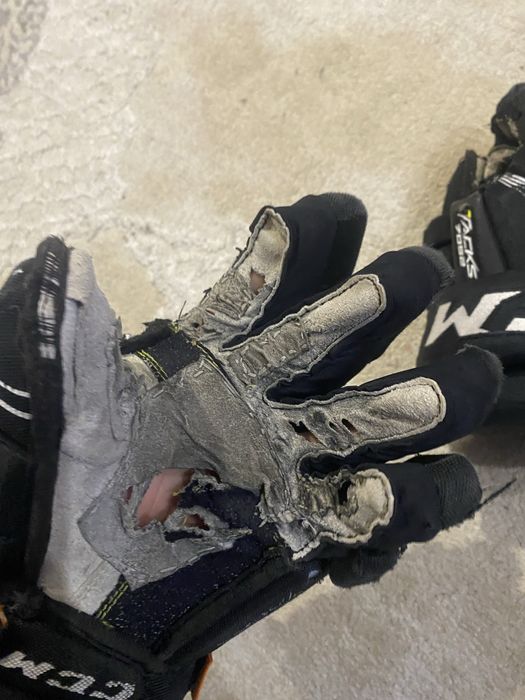 продам хоккейные краги ссм