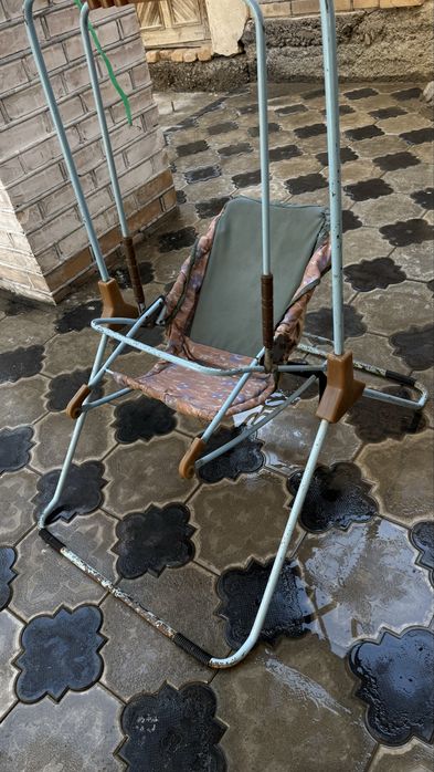 Детская коляска и стульчик