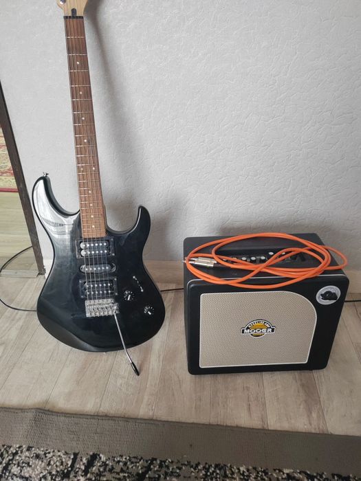 Электрогитара Ямаха суперстрат с комбиком