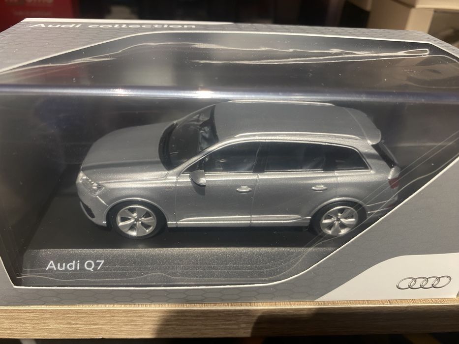 SPARK AUDI Q7 an 2017 machetă auto scara 1:43