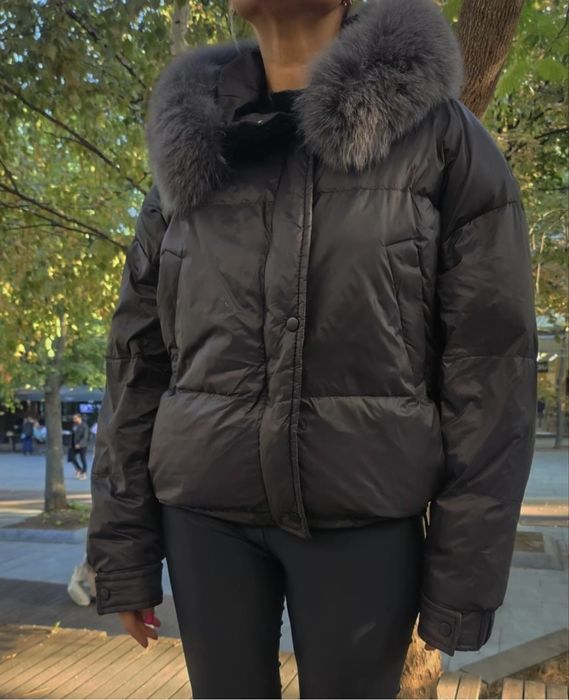 Яке с богата качулка с пух и пълнеж пера