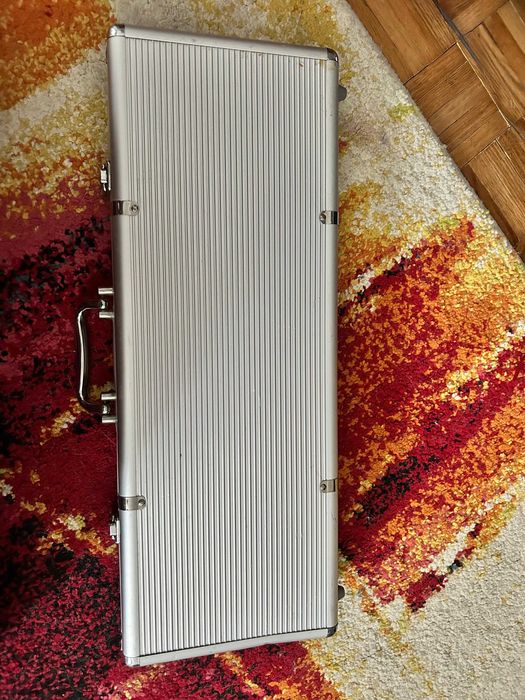 Set poker 500 jetoane x 12g – cutie aluminiu – stare foarte bună