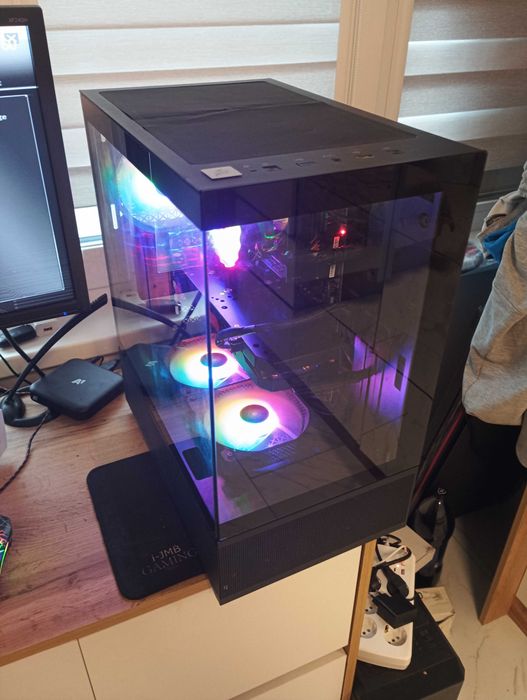 Геймърски компютър Ryzen 7