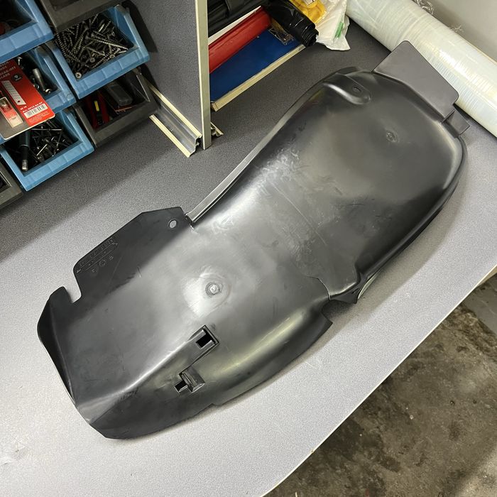 Новый ориг подкрыльник bmw e34 бмв е34