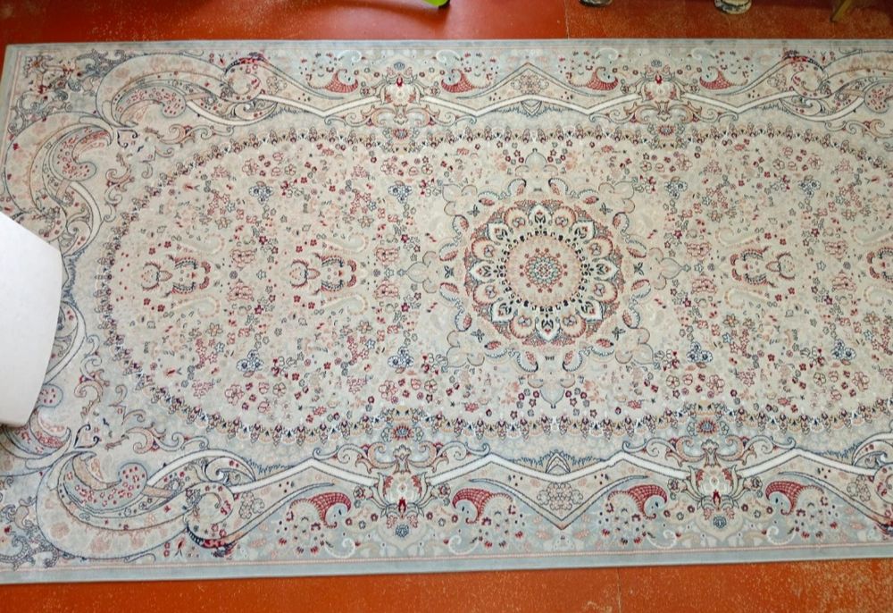 Продам ковёр 2 на 4