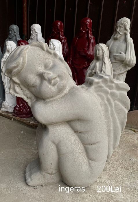 Statuete de vanzare